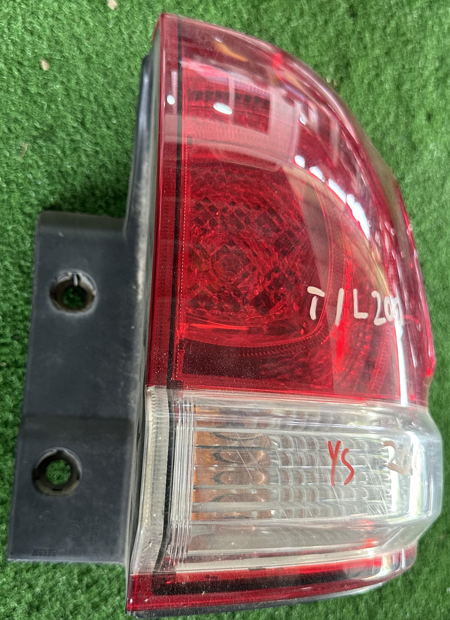 TOYOTA LAND CRUISER 200 OUTER TAIL LAMP RH (TL00054)