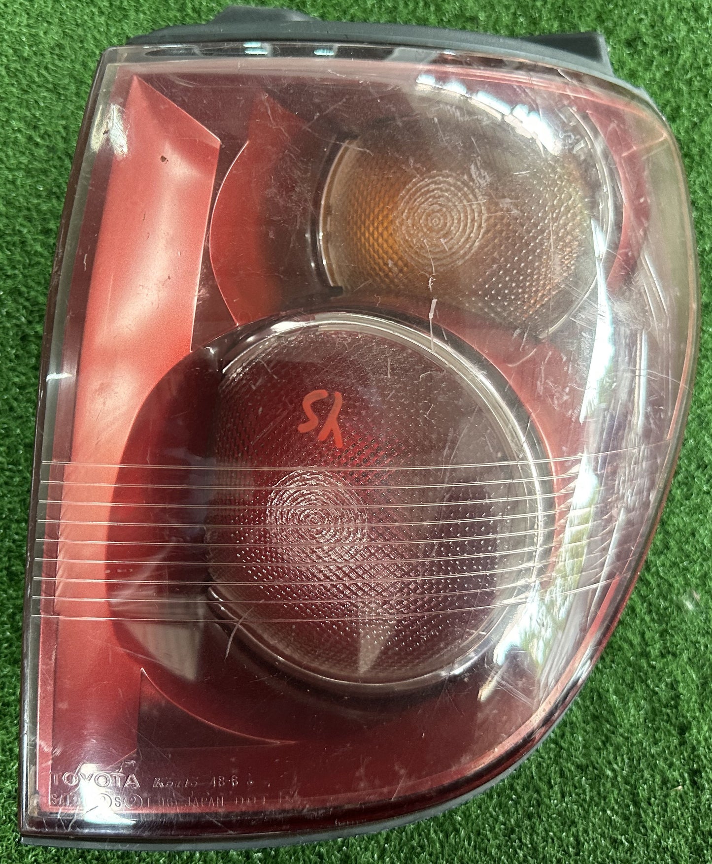 TOYOTA HARRIER XV10 OUTER TAIL LAMP RH (TL00058)