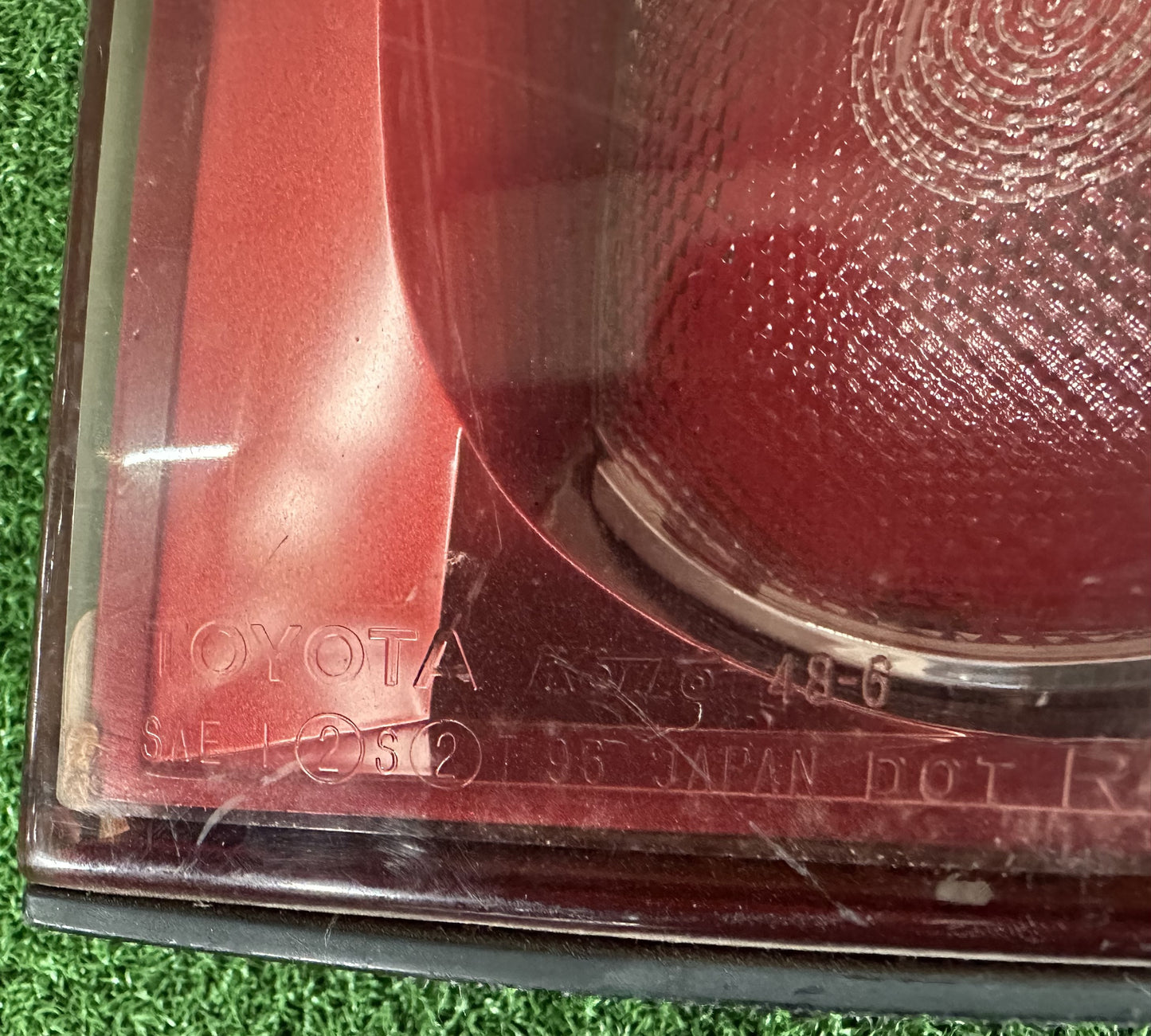TOYOTA HARRIER XV10 OUTER TAIL LAMP RH (TL00058)