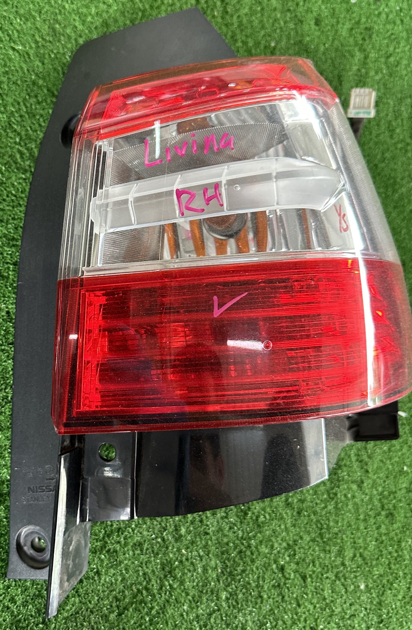 NISSAN LIVINA L11 OUTER TAIL LAMP RH (TL00018)