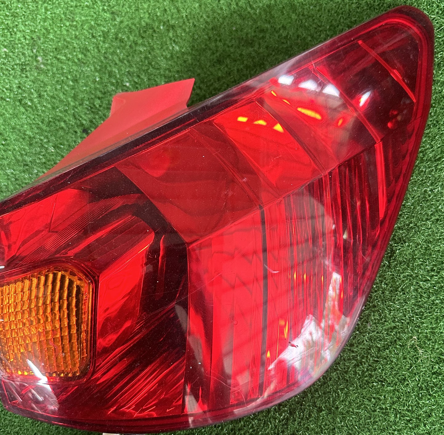 TOYOTA CALDINA OUTER TAIL LAMP RH (TL00085)