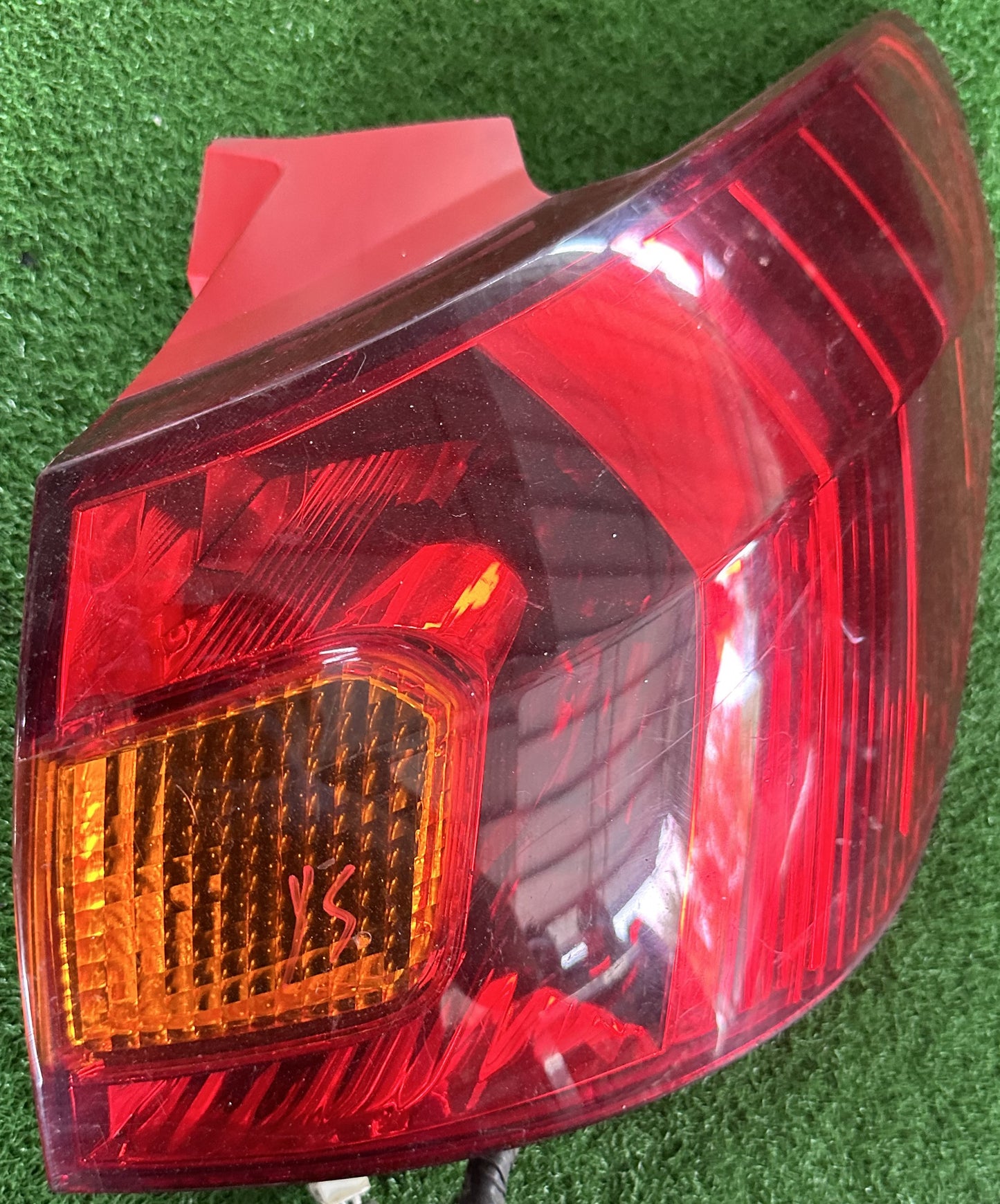 TOYOTA CALDINA OUTER TAIL LAMP RH (TL00085)