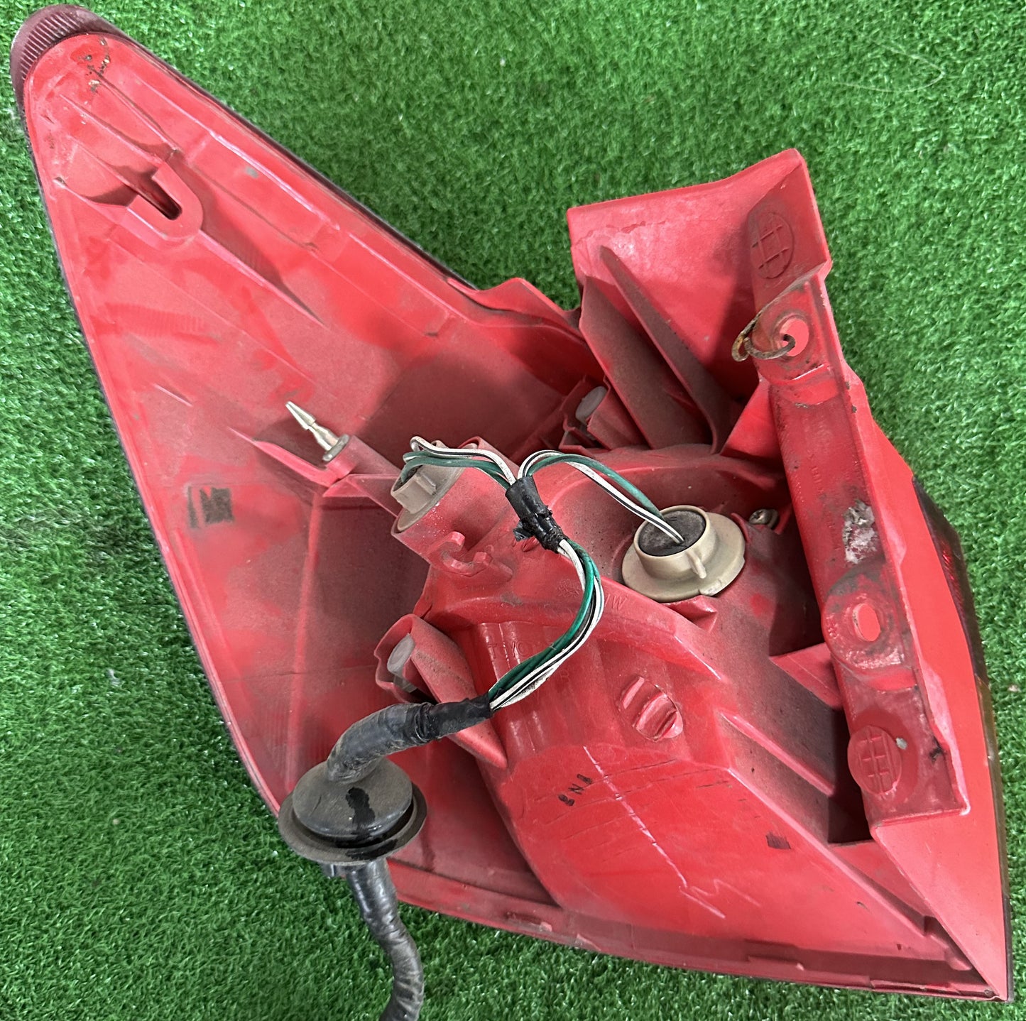 TOYOTA CALDINA OUTER TAIL LAMP RH (TL00085)