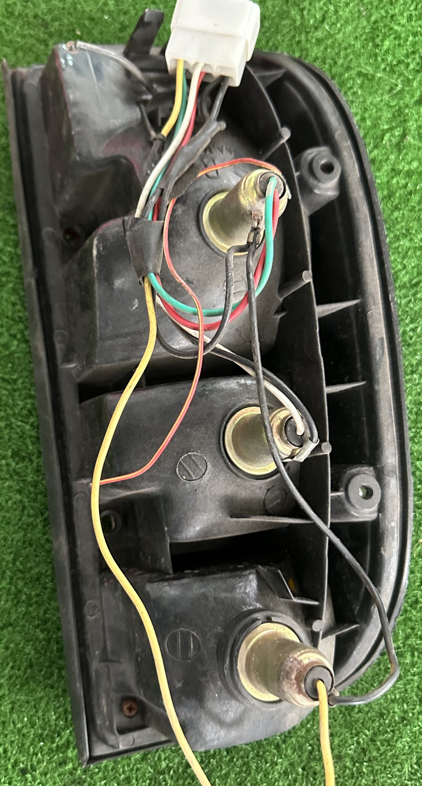 TOYOTA HILUX SR TAIL LAMP RH TAIWAN (TL00086)