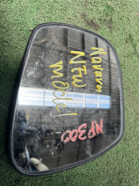 NISSAN NAVARA NP300 SIDE MIRROR GLASS RH (SMG004)