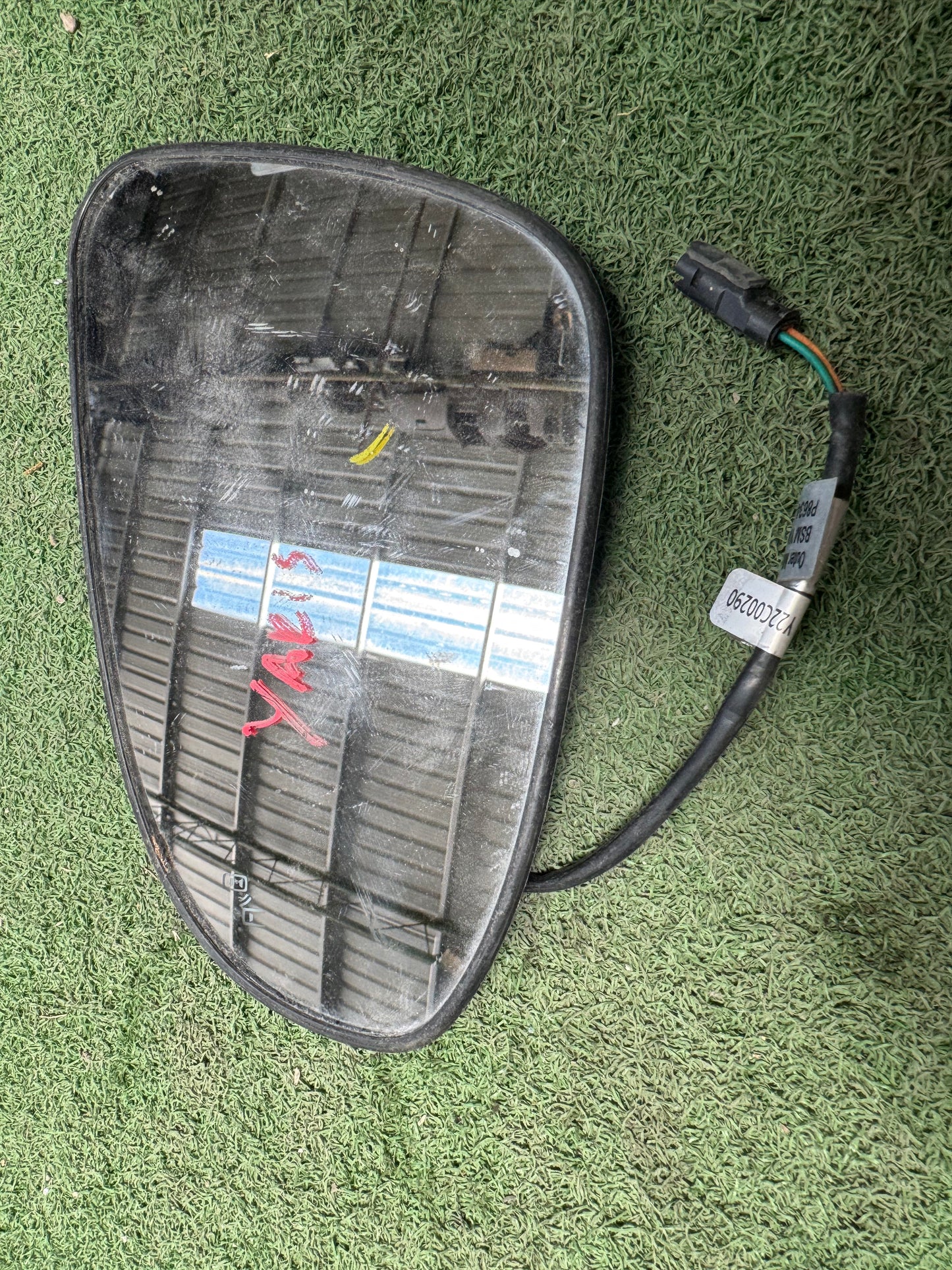 TOYOTA YARIS SIDE MIRROR GLASS RH (SMG033)