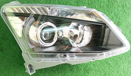 ISUZU DMAX VCROSS 2013 4DOOR HEAD LAMP RIGHT (ISK05E-4031A-RNND)