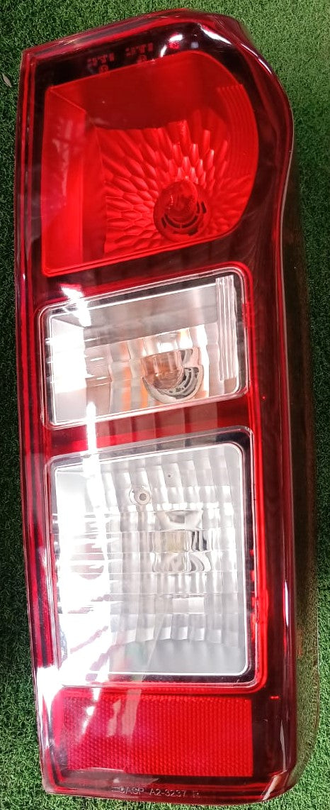 ISUZU DMAX VCROSS 2013 2DOOR TAIL LAMP RH (ISK05F-4036A-RNNX)