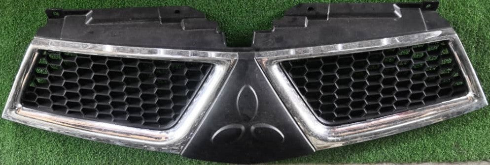 MITSUBISHI TRITON FRONT CHROME GRILLE (MB0716701)