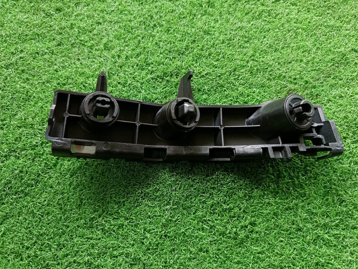 PERODUA MYVI 2018 FRONT BUMPER BRACKET RH (PDV02E-1014B-RNNA)