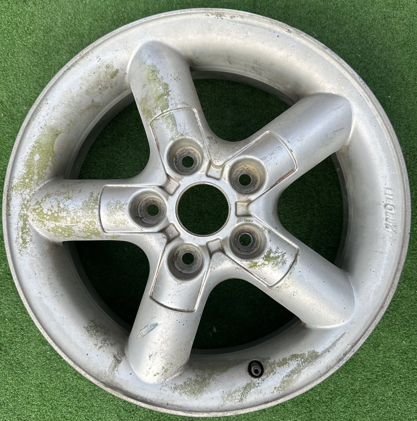 PERODUA KEMBARA 5HOLE 16X5.5JJ RIM (RIM00043)