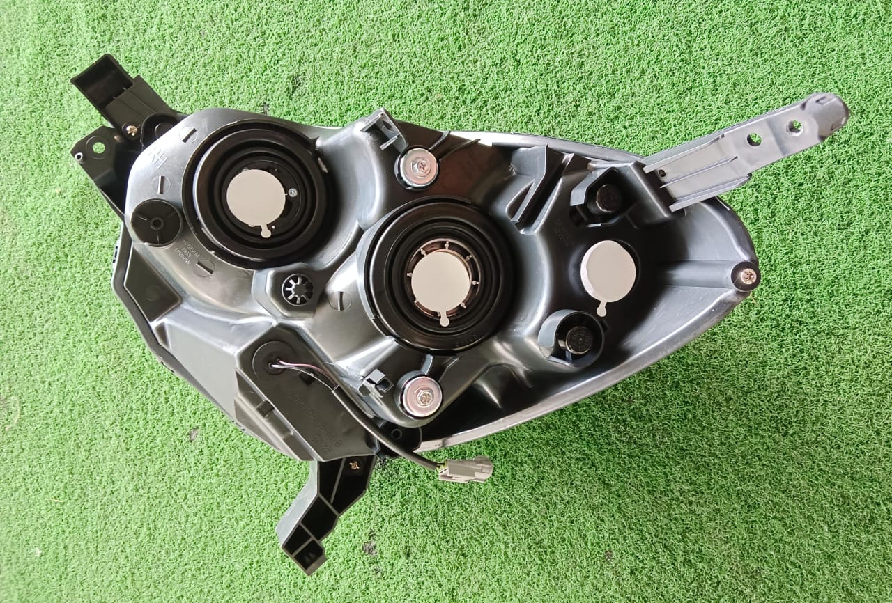 PERODUA MYVI SE 2015 HEADLAMP RH (PDV02D-4031A-RNNA)