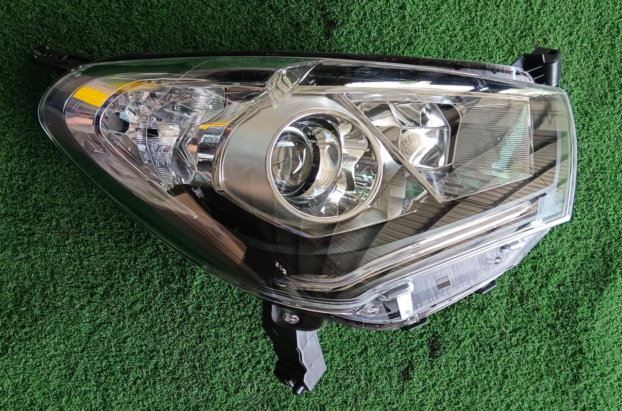 PERODUA MYVI SE 2015 HEADLAMP RH (PDV02D-4031A-RNNA)