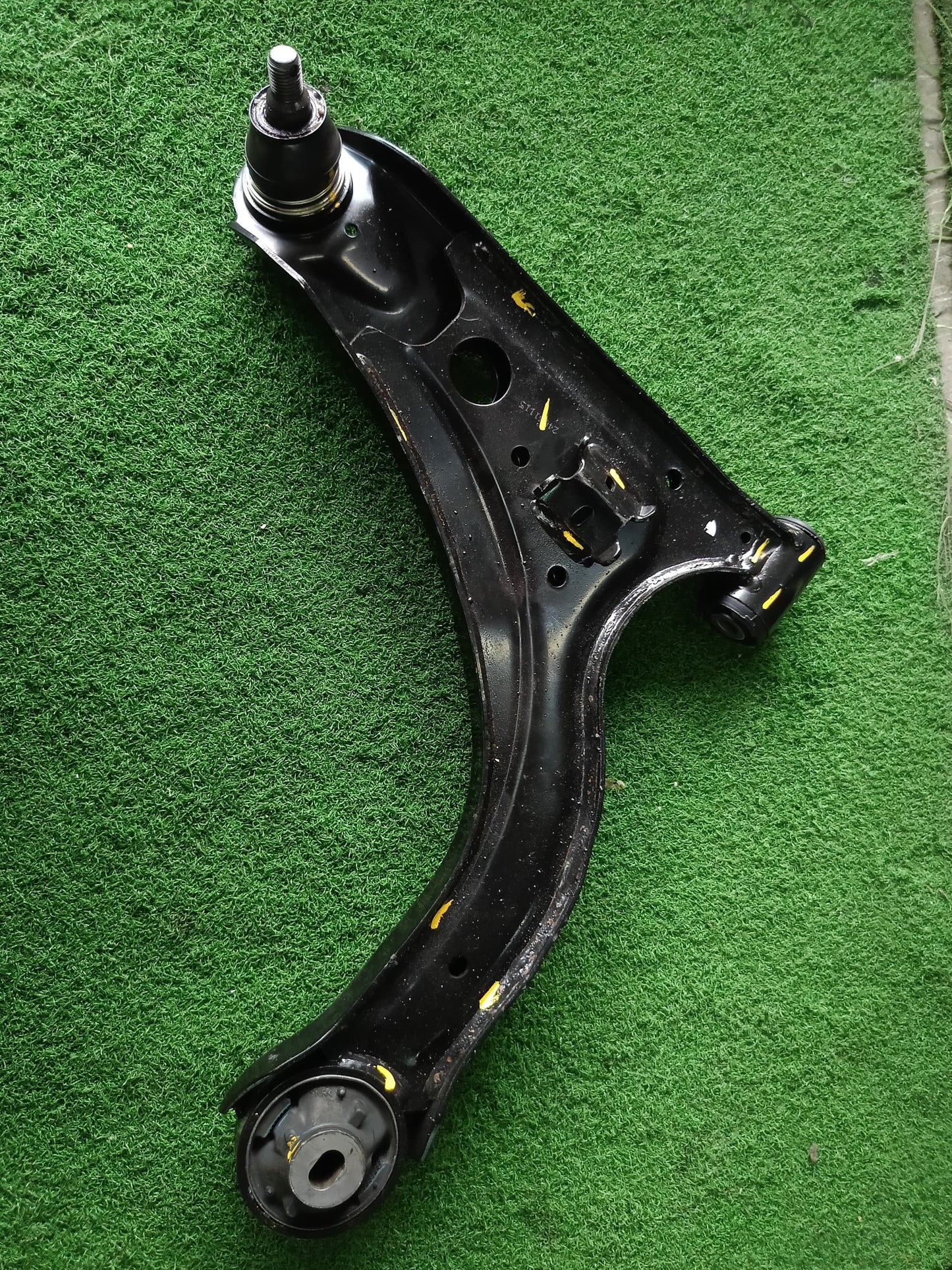 TOYOTA RUSH F800 LOWER ARM RH (NEW) (48068-BZ390)