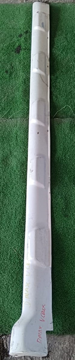 ISUZU DMAX VCROSS SIDE SKIRT WHITE LH (SS006)