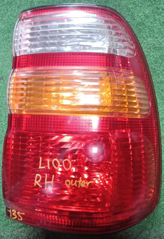 TOYOTA LAND CRUISER 100 OUTER TAIL LAMP RH (TL00135)