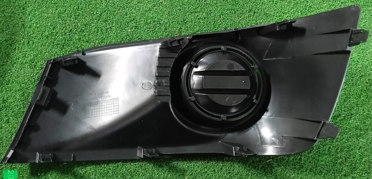 TOYOTA FORTUNER 2011 FOG LAMP COVER WITH HOLE RH (TYN07E-403AB-RFNX)