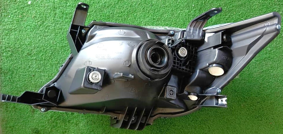 TOYOTA HILUX VIGO (KUN26) 2011 2/4DOOR HEAD LAMP RH (NEW) (TYN07J-4031A-RNNX)