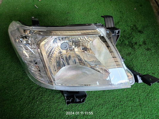 TOYOTA HILUX VIGO (KUN26) 2011 2/4DOOR HEAD LAMP RH (NEW) (TYN07J-4031A-RNNX)
