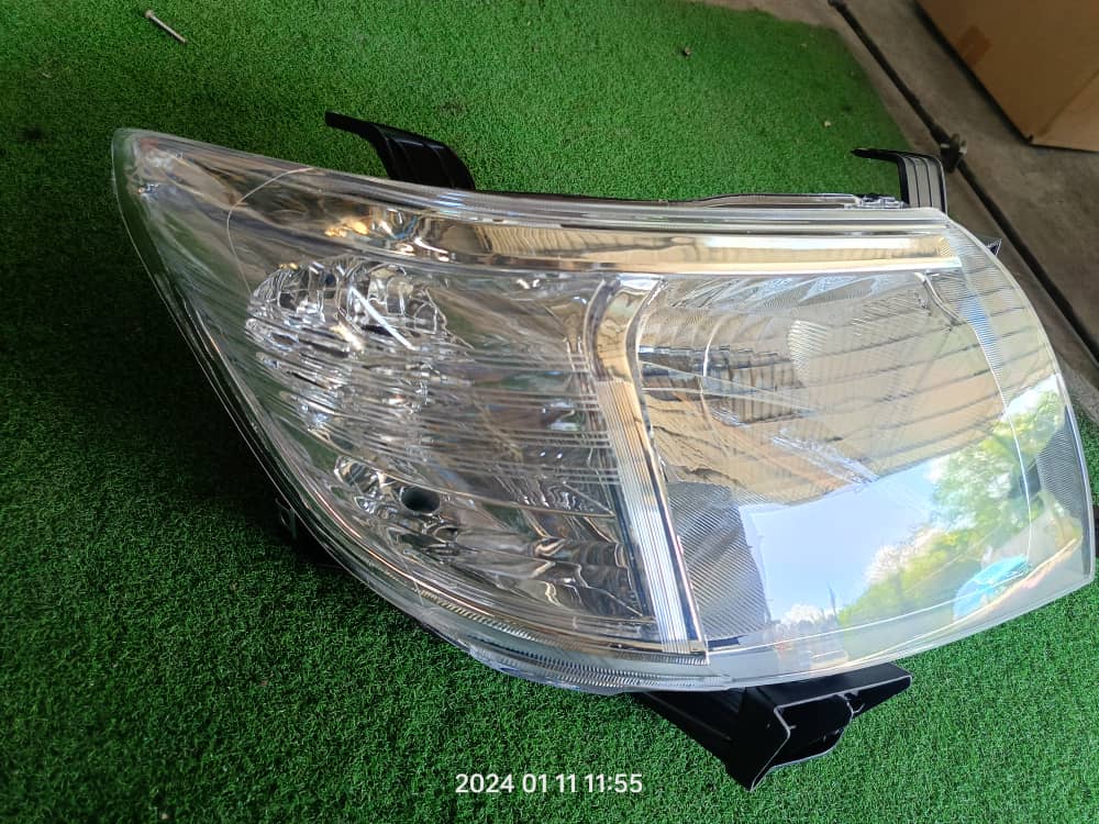 TOYOTA HILUX VIGO (KUN26) 2011 2/4DOOR HEAD LAMP RH (NEW) (TYN07J-4031A-RNNX)