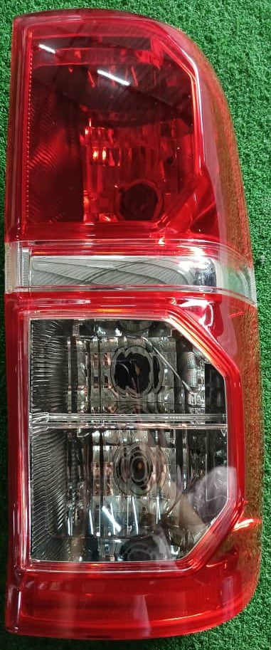 TOYOTA HILUX VIGO (KUN26) 2011 2/4DOOR TAIL LAMP RH (TYN07J-4036A-RNND)