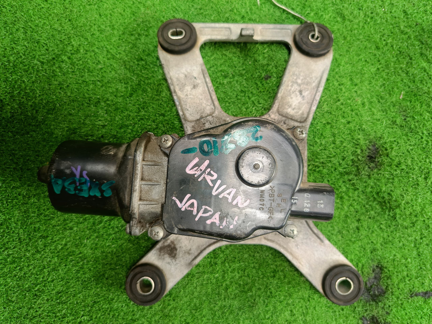 URVAN JAPAN WIPER MOTOR (28810-VW000)