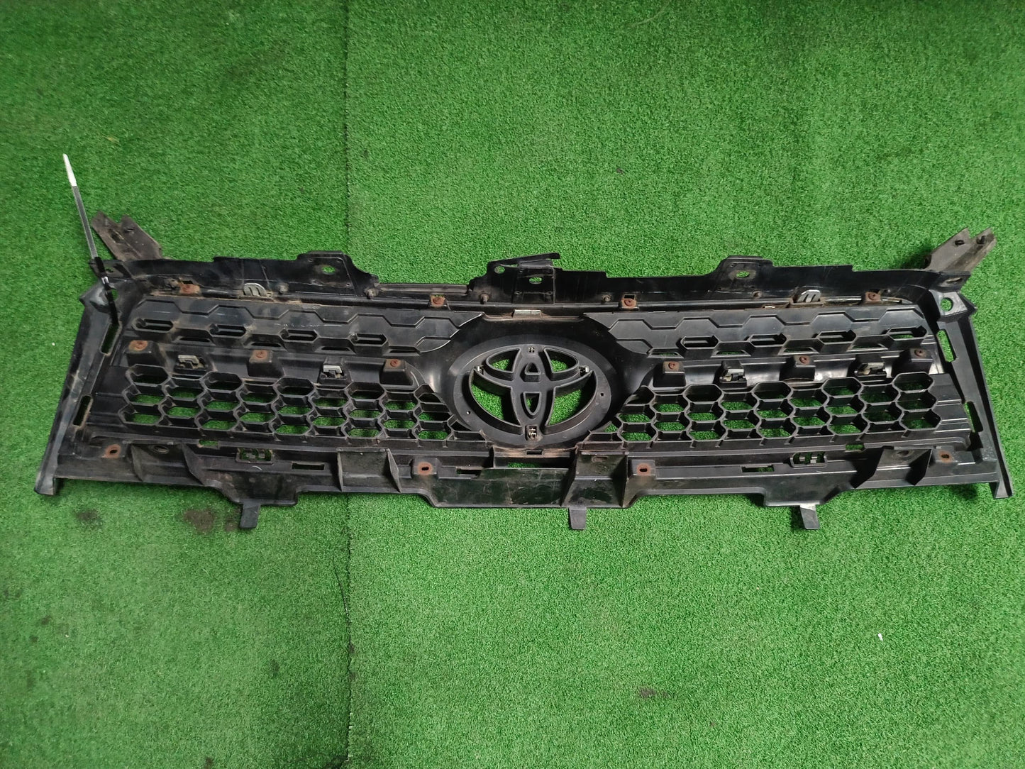 TOYOTA RAV 4 GRILLE (5311-0R040)