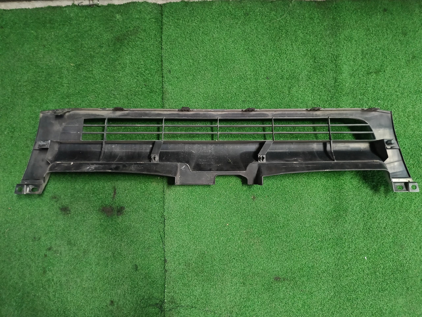 TOYOTA HIACH GRILLE (53100-26220)
