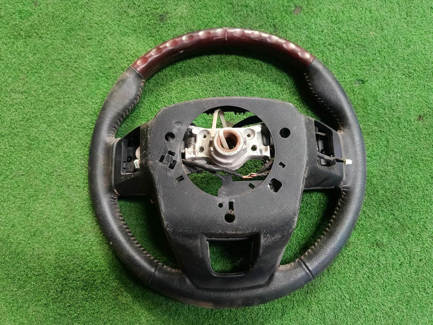 TOYOTA FORTUNER STEERING WHEEL(U)[SW00082]