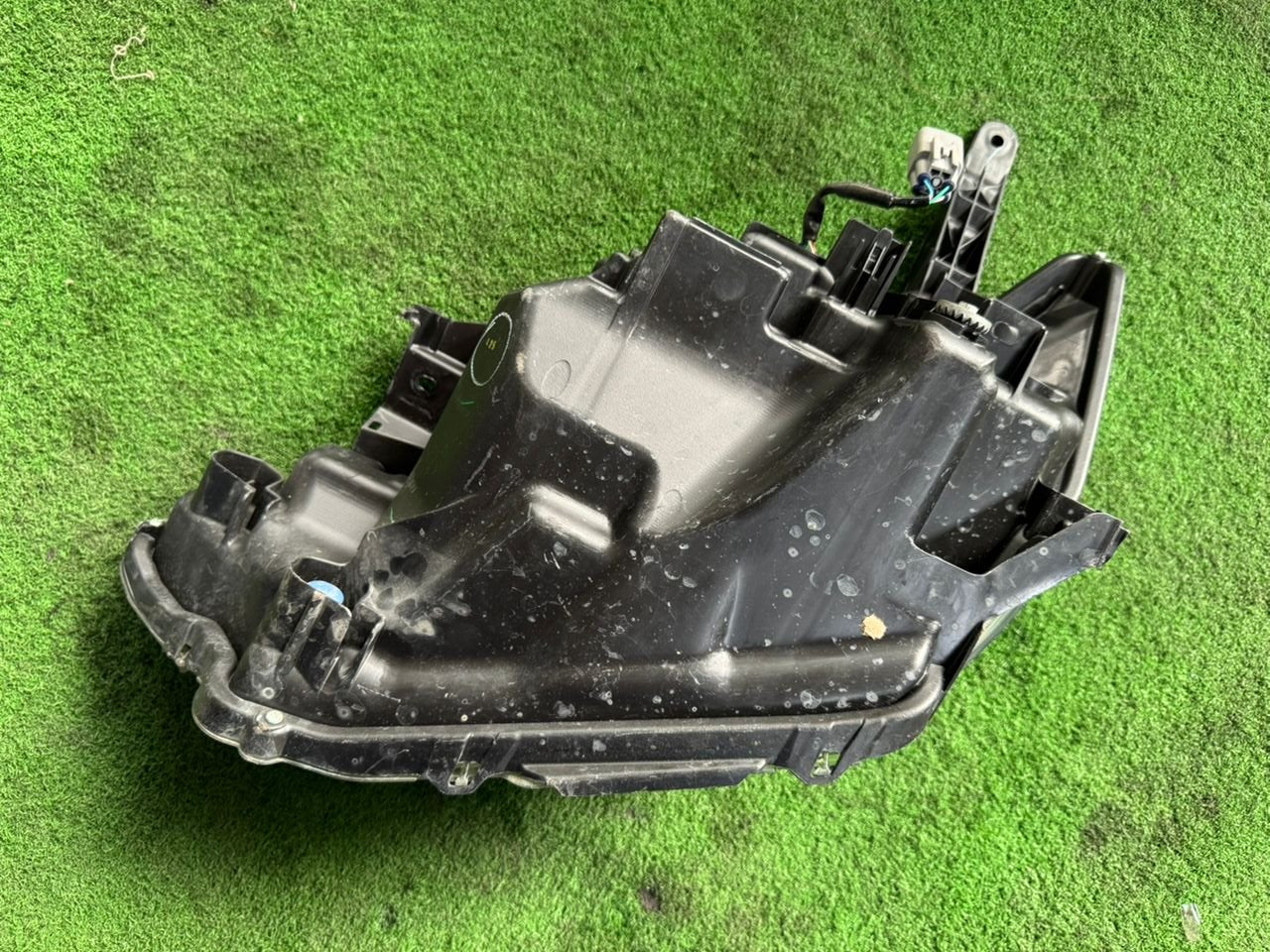 PERODUA BEZZA HEAD LAMP RH (HL0056)