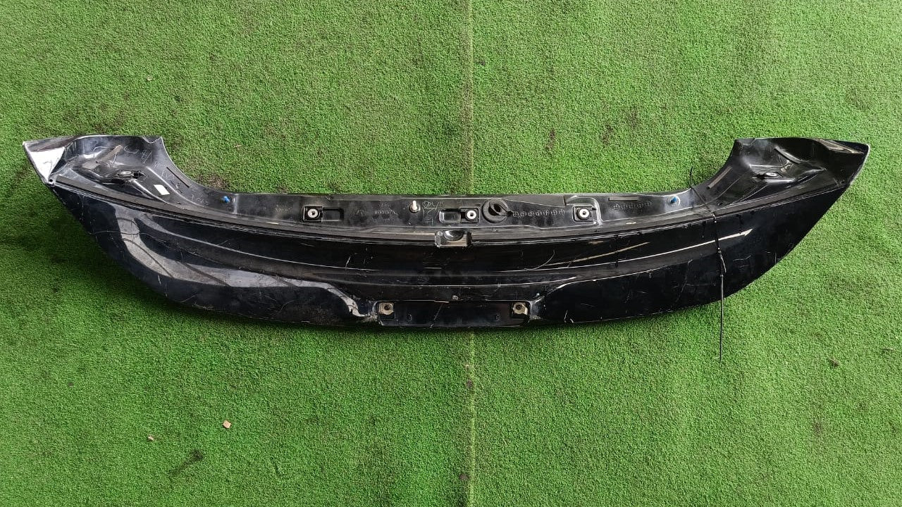 TOYOTA FORTUNER GUN125 SPOILER BLACK (U) [76085-0K060]