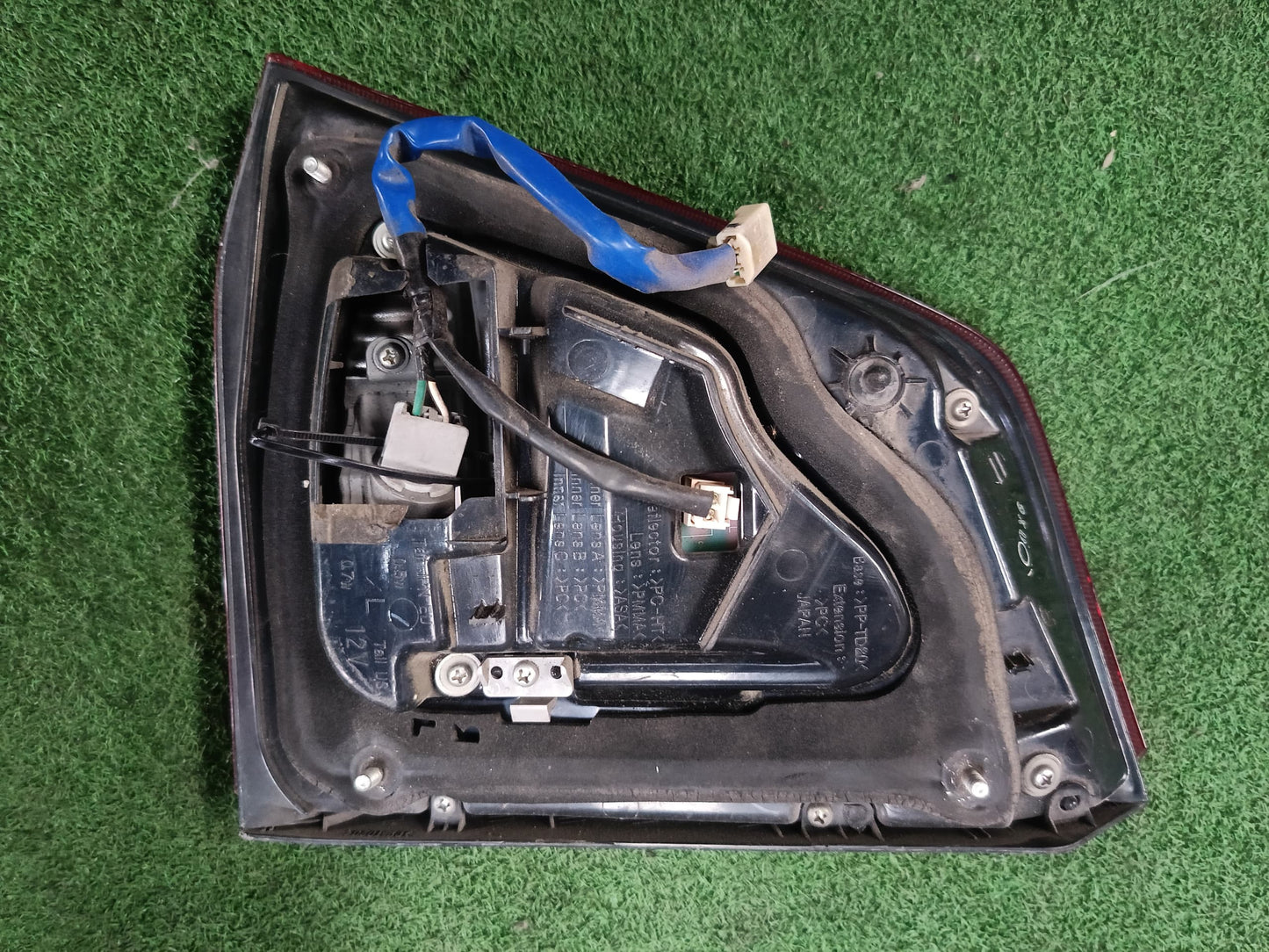 TOYOTA LANDCRUISER L200 TAIL LAMP INNER LH (U)[TL00143]