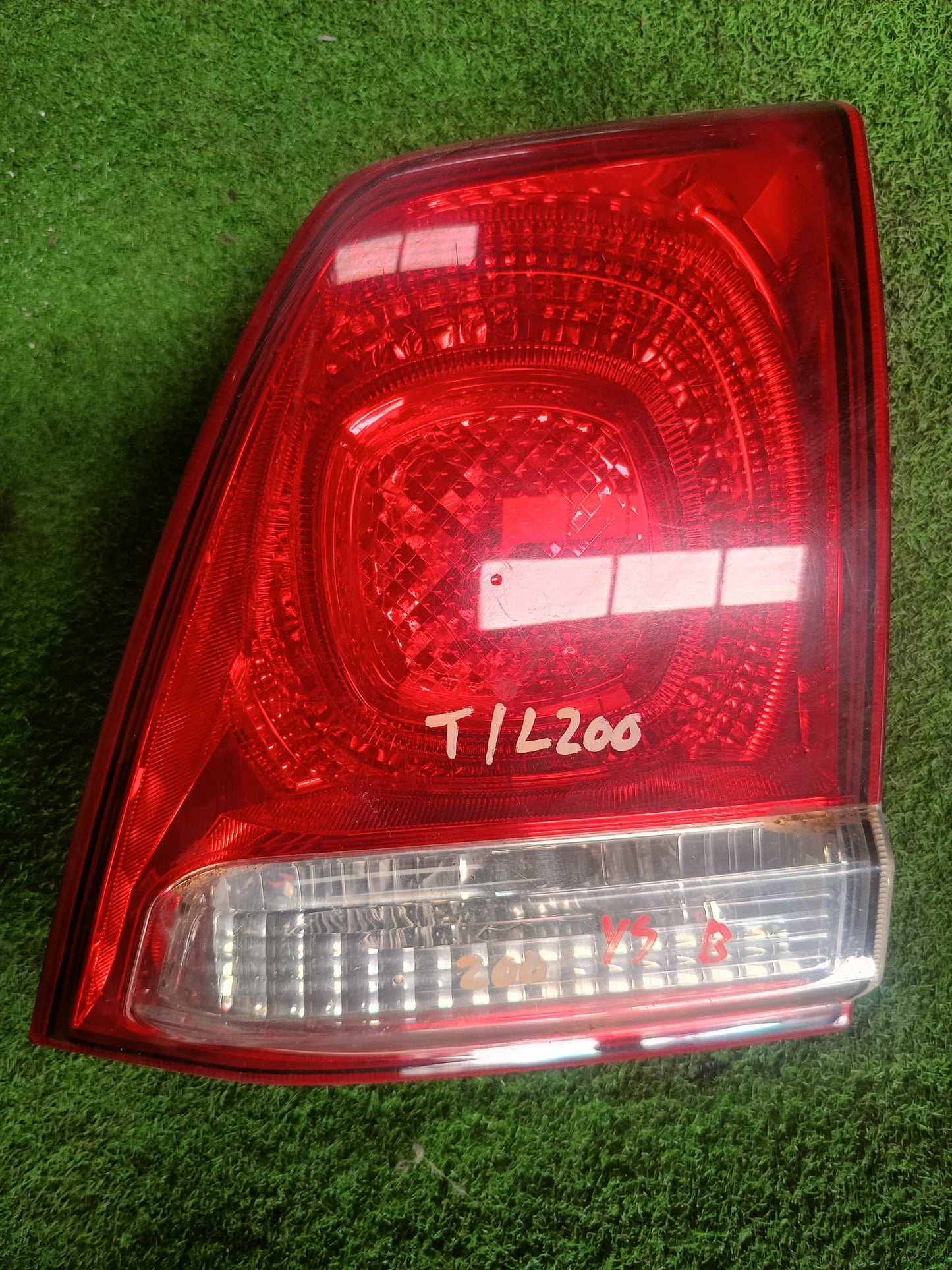 TOYOTA LANDCRUISER L200 TAIL LAMP RH (U) [TL00152]