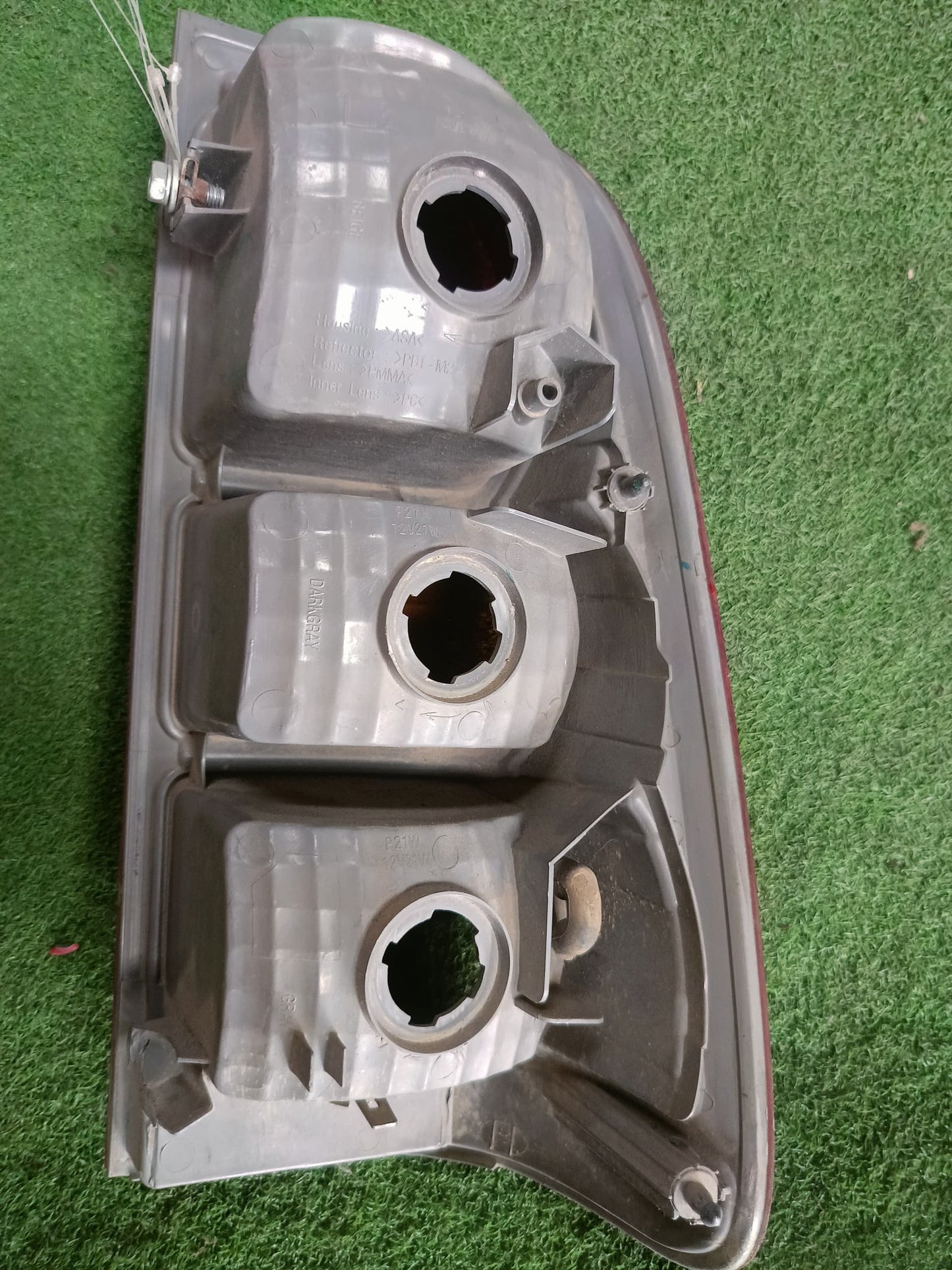 TOYOTA HILUX VIGO TAIL LAMP LH (U) [TL00155]