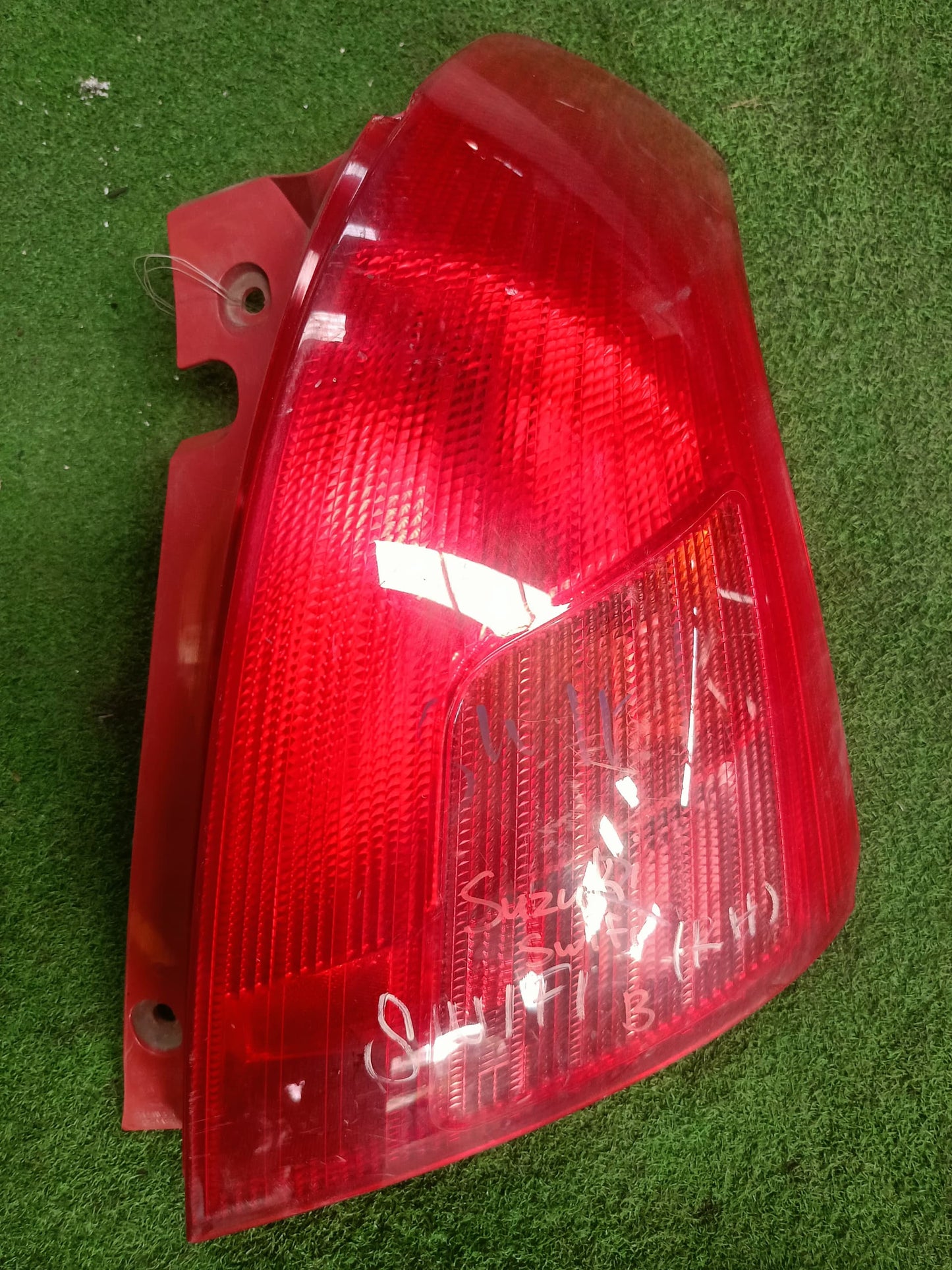 SUZUKI SWIFT TAIL LAMP RH (U) [TL00165]