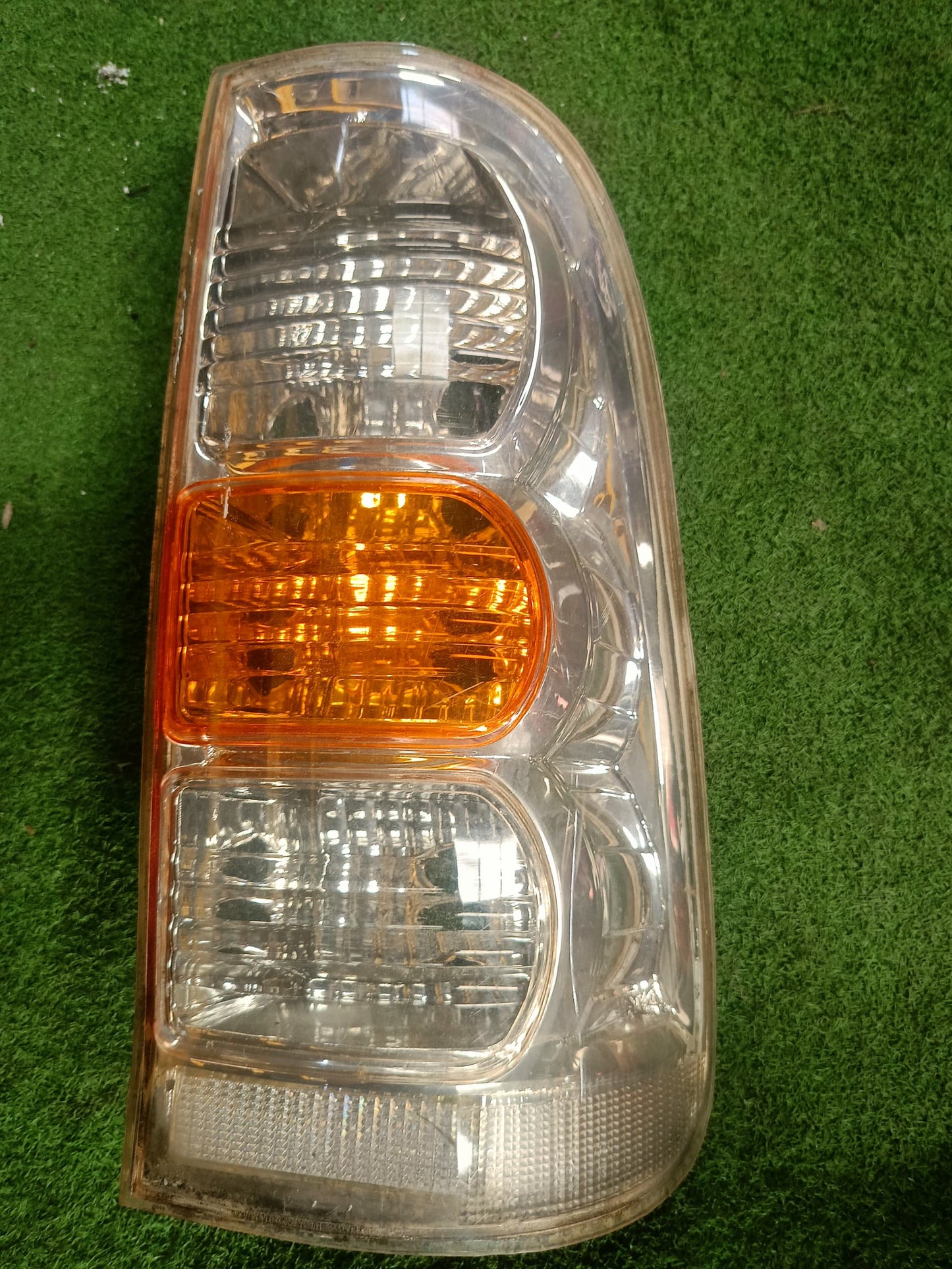 TOYOTA HILUX VIGO TAIL LAMP RH (U)[TL00168]
