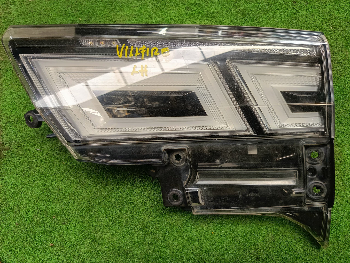 TOYOTA VELLFIRE TAIL LAMP LH (U) [TL00180]