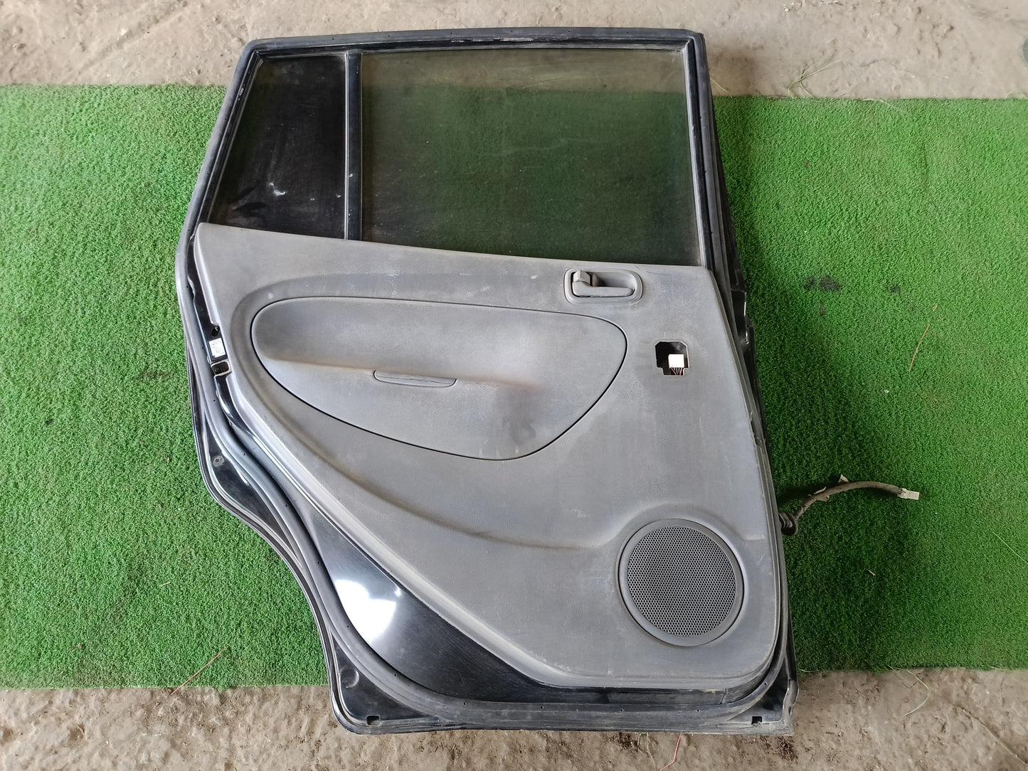 PERODUA VIVA DOOR PANEL RLH COMPLETE BALCK (DP00210)