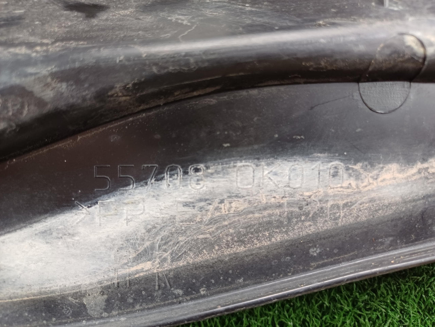 TOYOTA HILUX VIGO WIPER GRILLE LH/RH SET (U)[55708-0K010]
