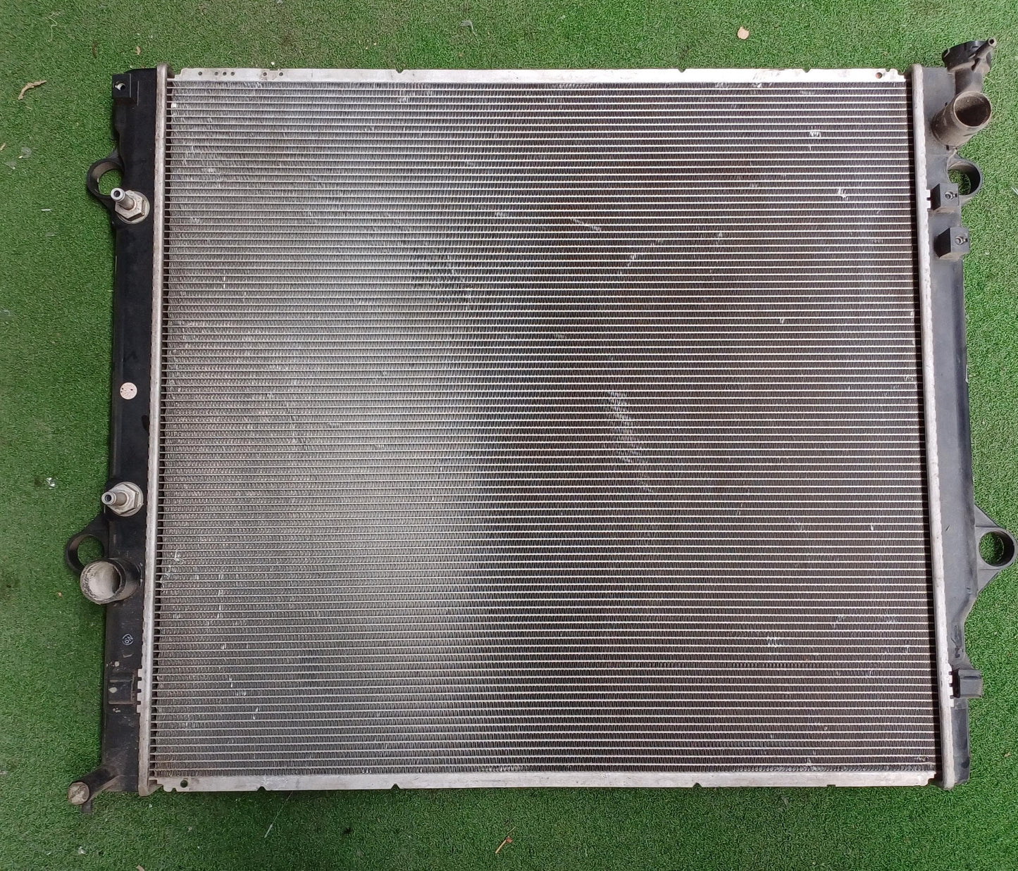 TOYOTA FJ RADIATOR (U)[RAD017)