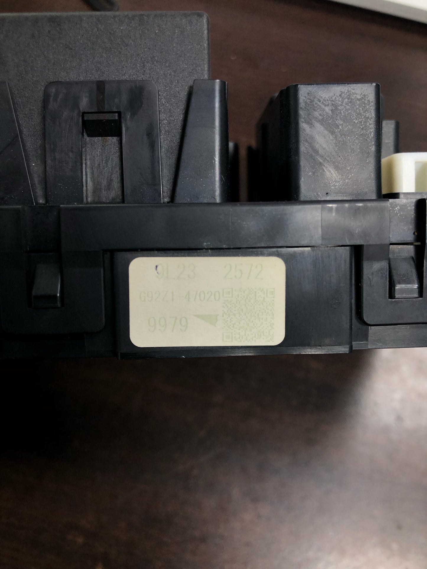 TOYOTA PRIUS BATTERY RELAY JUNCTION BOX (G92Z1-47020)