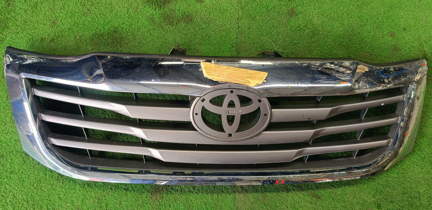 VIGO KUN26 FRONT CHROME GRILLE (53100-0K610)