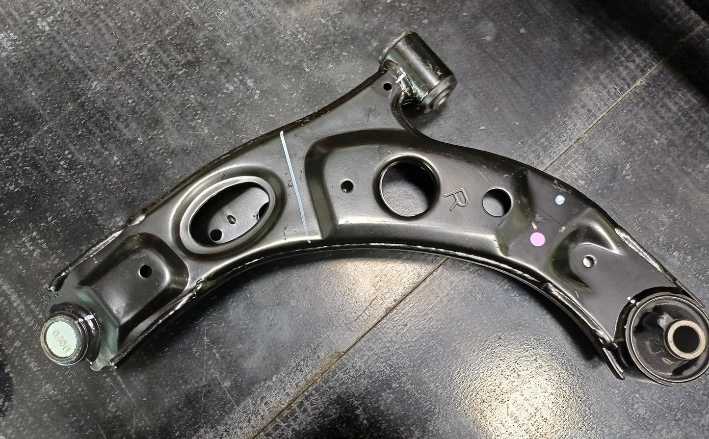 PERODUA MYVI LOWER ARM RH (OEM) (48068-B1020)