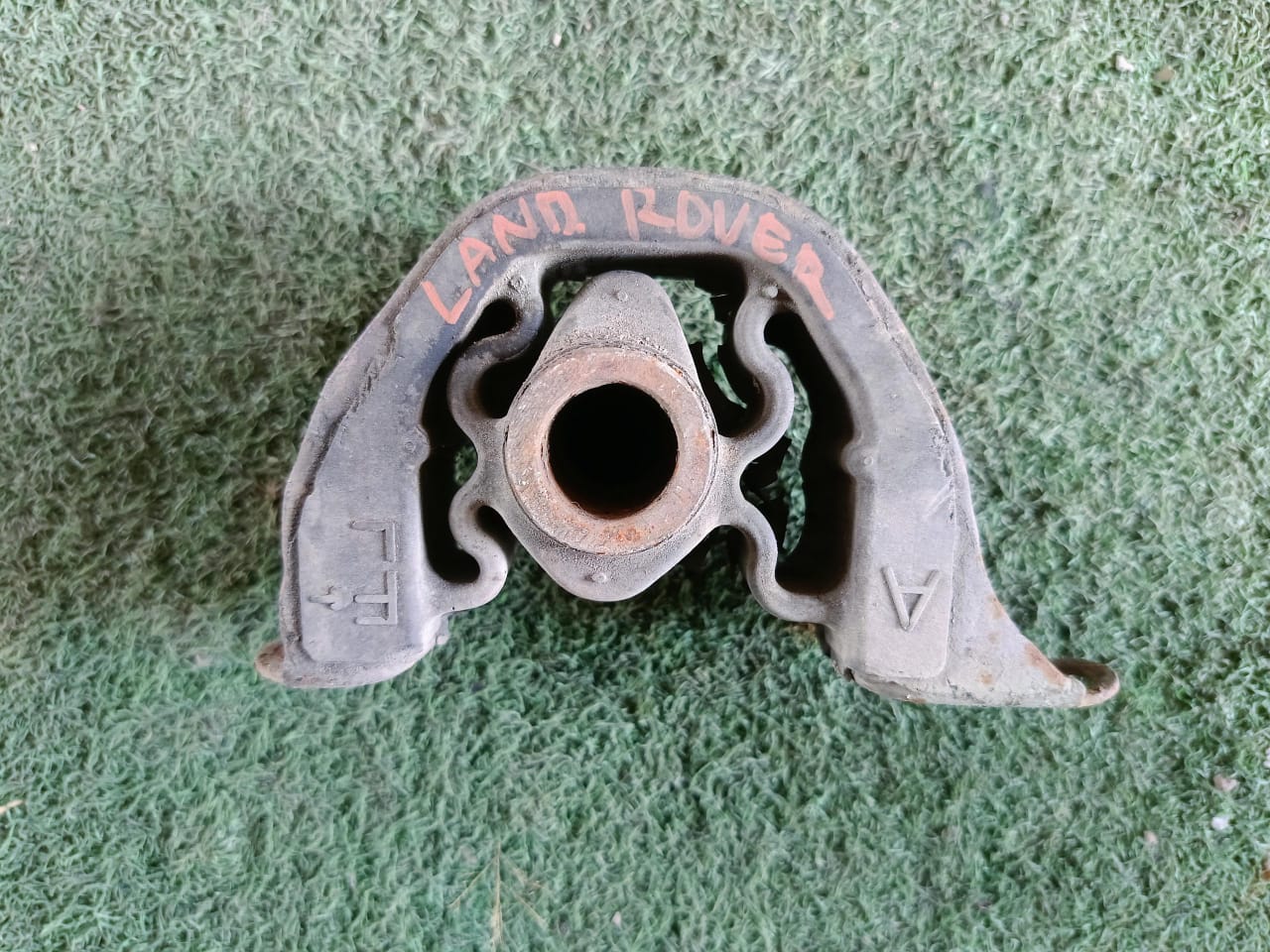 LAND ROVER GEARBOX MOUNTING (EM0057)