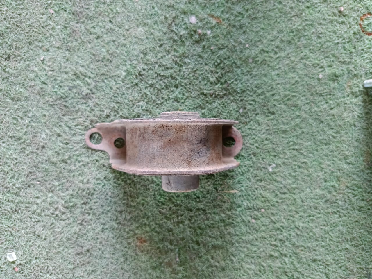 LAND ROVER GEARBOX MOUNTING (EM0057)