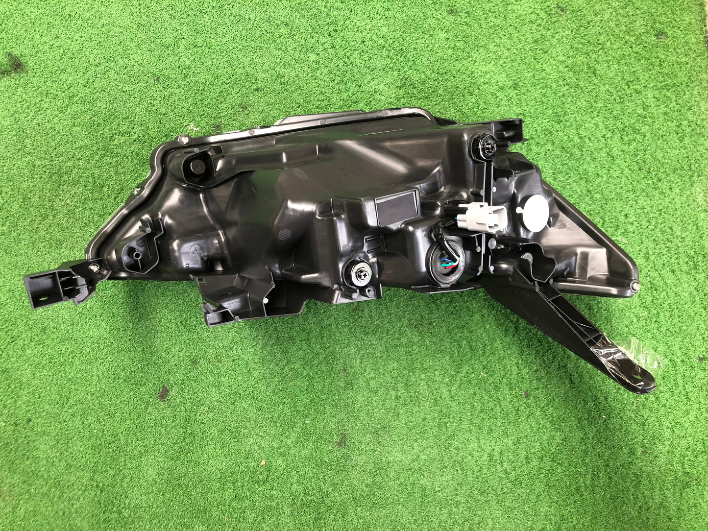 PERODUA BEZZA 1.0 G 2020 HEAD LAMP LEFT (PDB01C-4031A-LNNA)