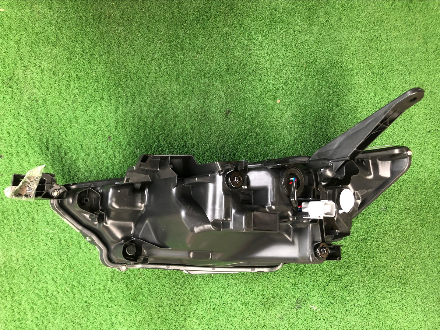 PERODUA BEZZA 1.0 G 2020 HEAD LAMP RIGHT (PDB01C-4031A-RNNA)