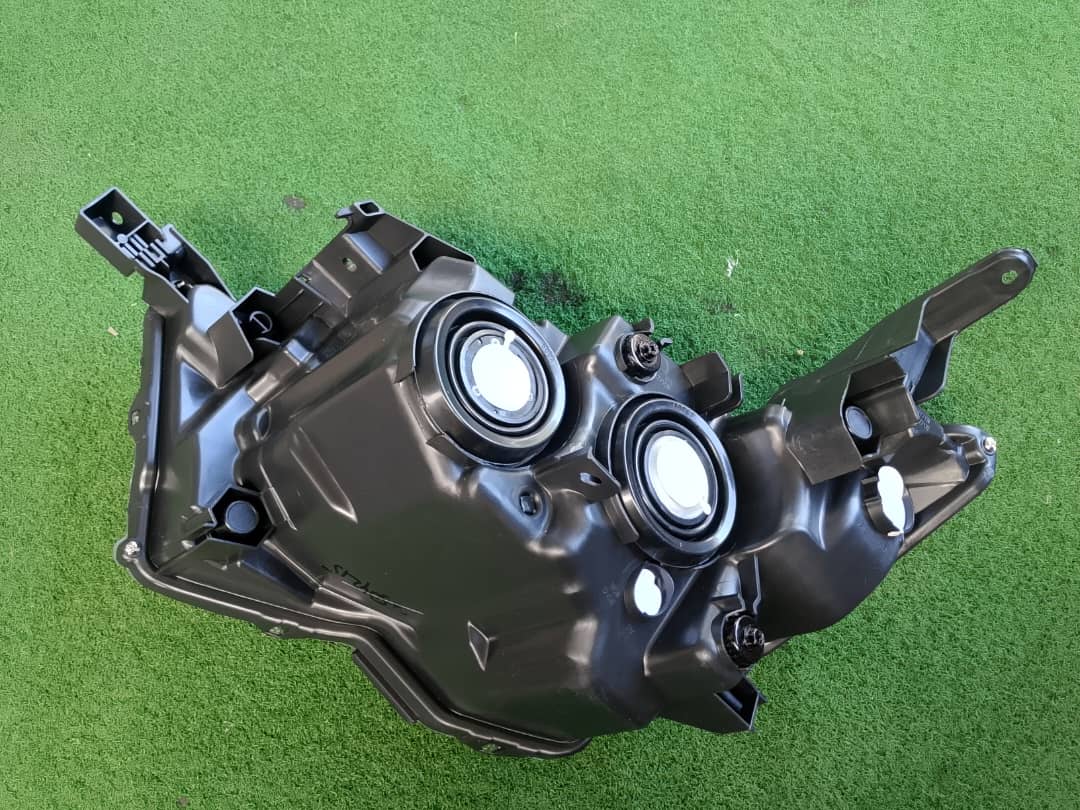 PERODUA BEZZA 2016 HEAD LAMP RIGHT (PDB01A-4031A-RNNA)
