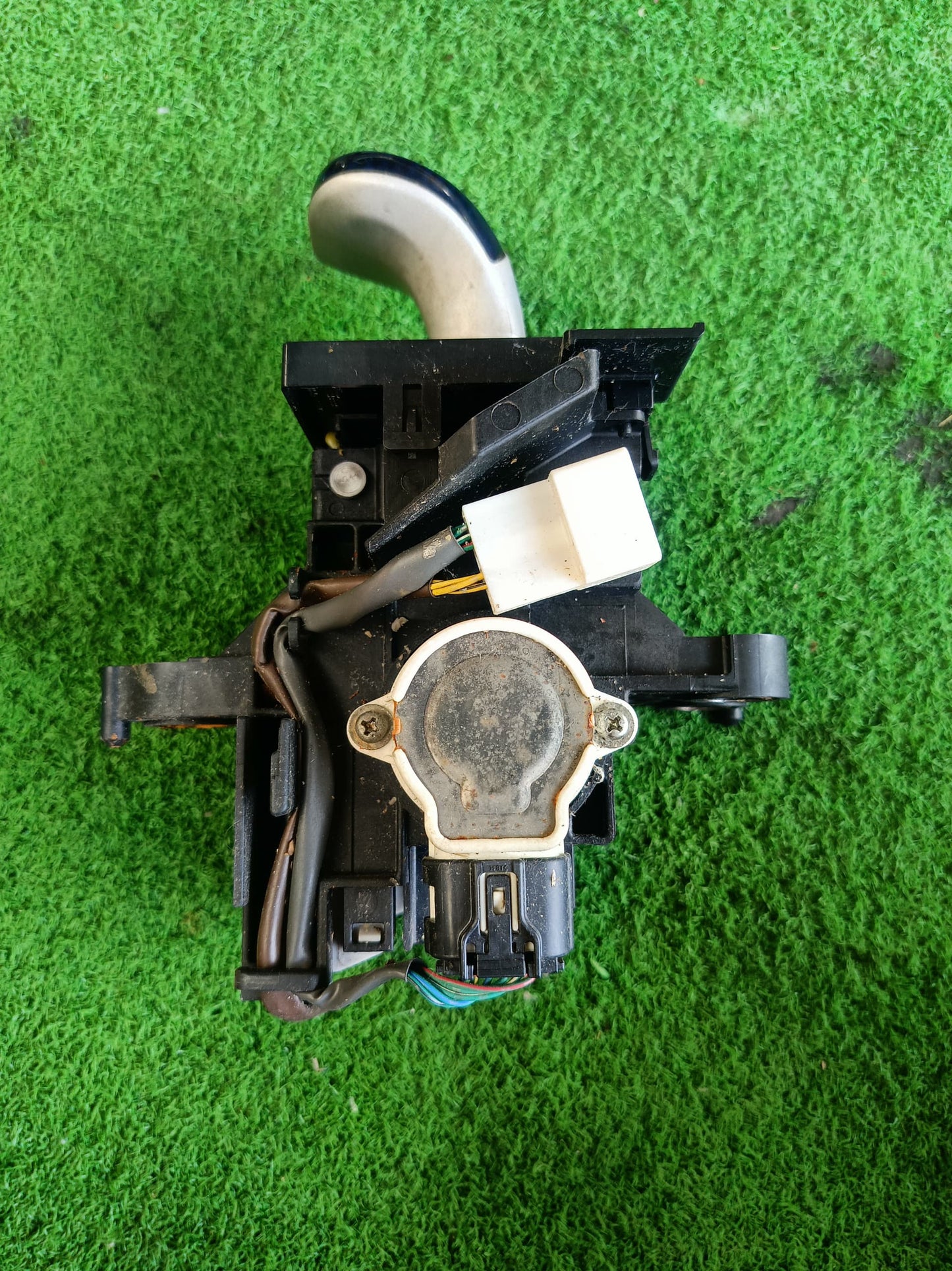 TOYOTA PRIUS GEAR LEVEL (89170-47110)
