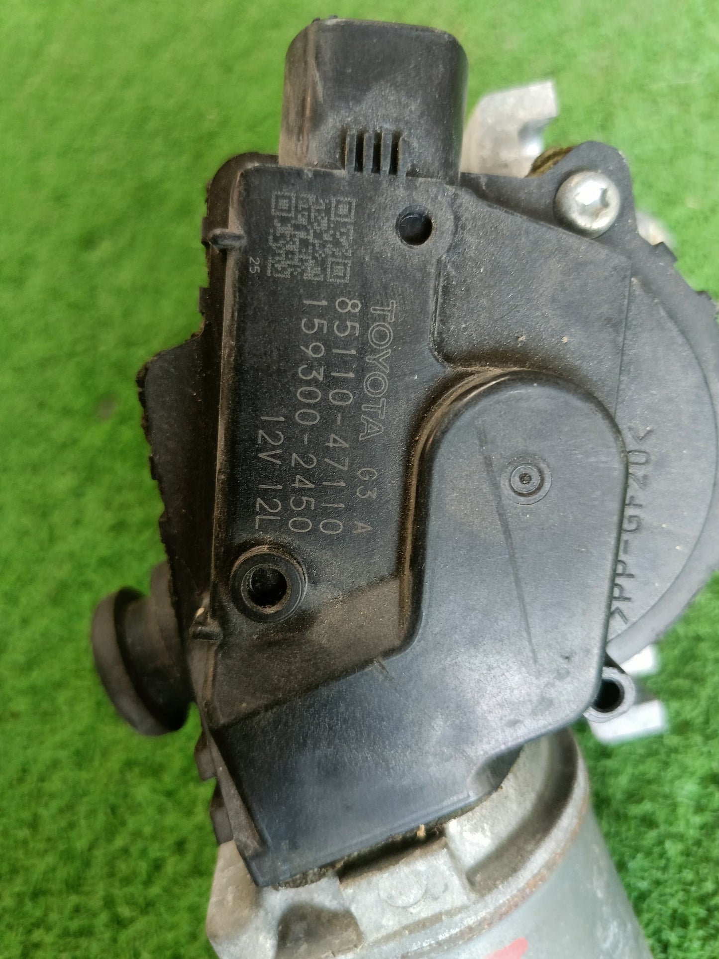 TOYOTA PRIUS WIPER MOTOR FRONT (85110-47110)